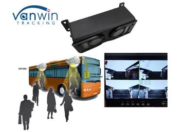 La gente automática del autobús contradice todos en un GPS video en tiempo real que sigue para el mini autobús del práctico de costa